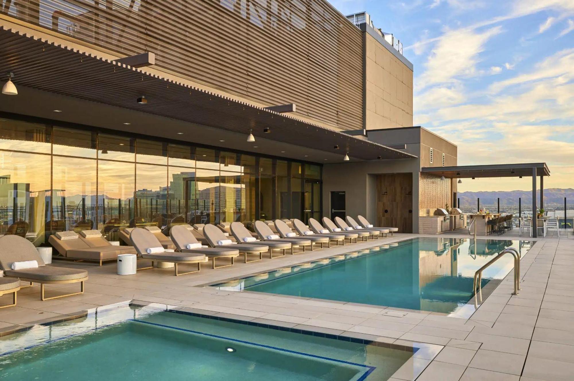 Global Luxury Suites At Downtown Phoenix Bagian luar foto